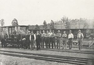 WC1911012603 The turntable at New Norfolk To the left is Manager's inspection Car.jpg