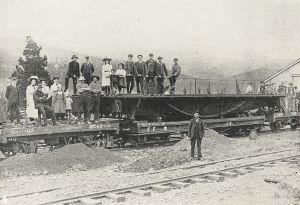 WC1911012603 Turntable on Waggon ready for transit - assumed Glenora.jpg
